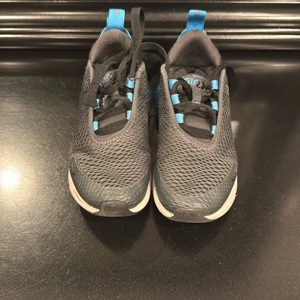 NIKE AIR 270 SNEAKERS. GOOD CONDITION. NEEDS NEW LACES